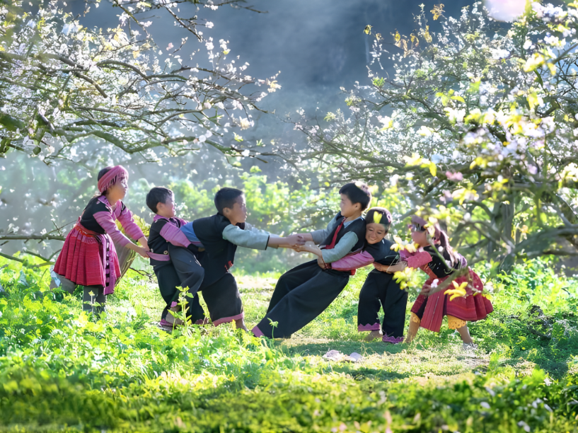 Nhiều du khách bắt được khoảnh khắc đời thường tự nhiên của trẻ em dân tộc vùng cao