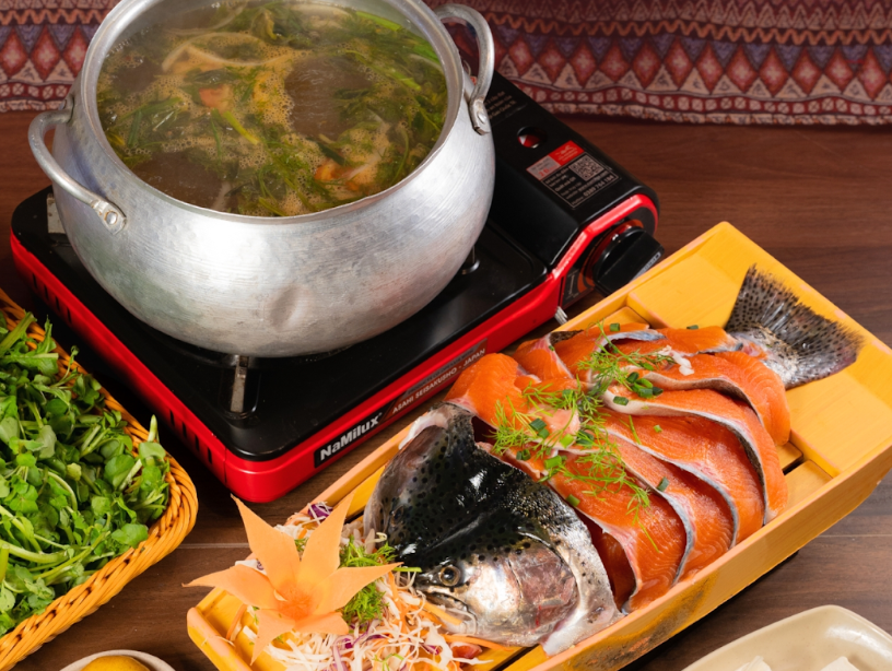 Mỗi bữa ăn tại Mẩy Quán là hành trình cảm nhận văn hóa bản địa một cách trọn vẹn.