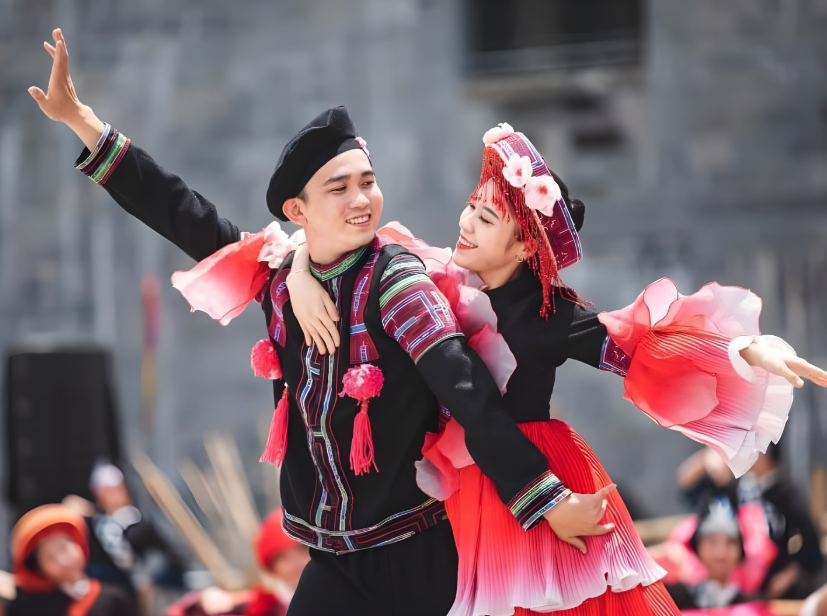 Không gian lễ hội đầy màu sắc tại Sun World Fansipan Legend.