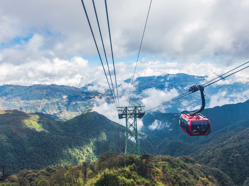 Vấn đề được nhiều du khách quan tâm hàng đầu chính là giá vé cáp treo.