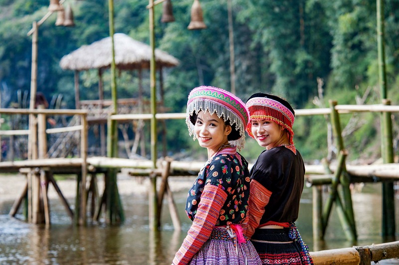 Mức giá có thể lên tới vài triệu đồng cho những bộ trang phục được thêu tay cầu kỳ.