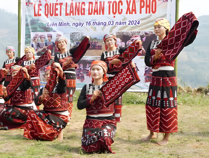 Lễ hội thường được tổ chức vào đầu xuân, với mục đích xua đuổi tà ma. 