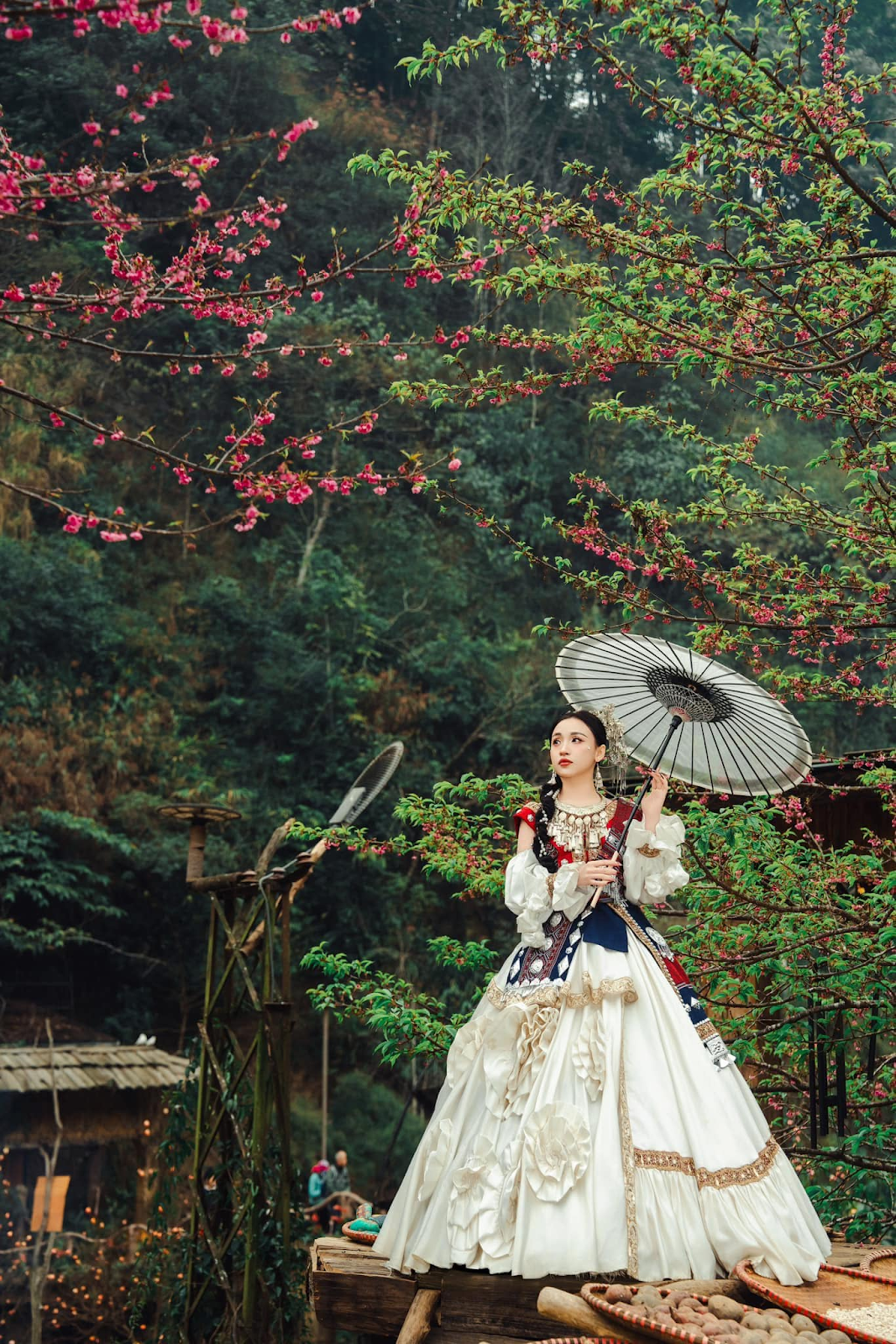 Cảnh quan tại bản Cát Cát có sức hút đặc biệt cho du khách thỏa sức check-in ngày Tết. 