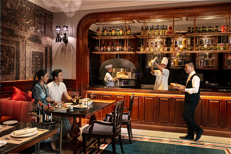 Silk Path Grand Sapa Resort & Spa thu hút du khách với kiến trúc Pháp thanh lịch. 