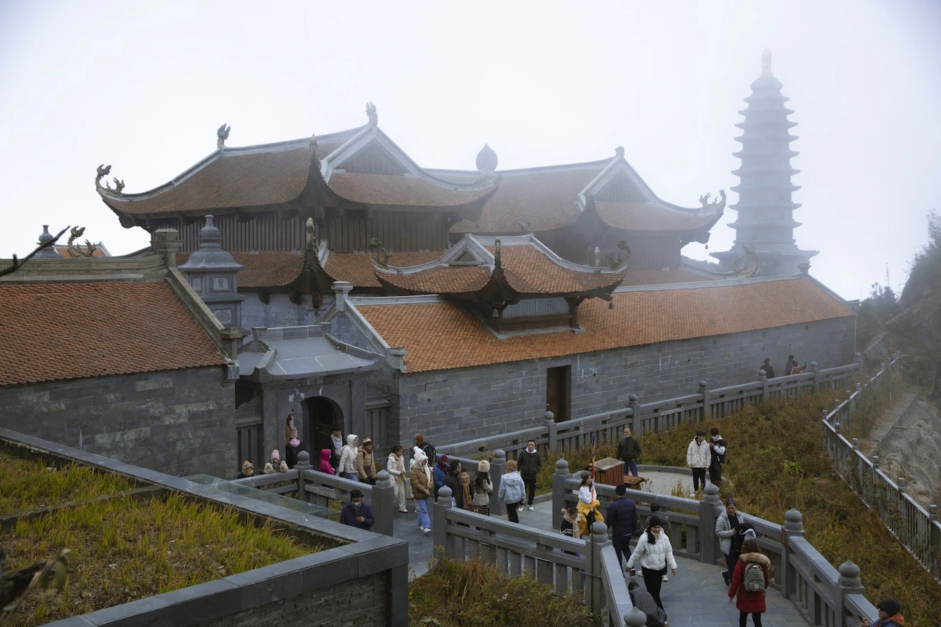 Quần thể tâm linh trên Fansipan mang đến không gian thanh tịnh và trang nghiêm giữa đại ngàn