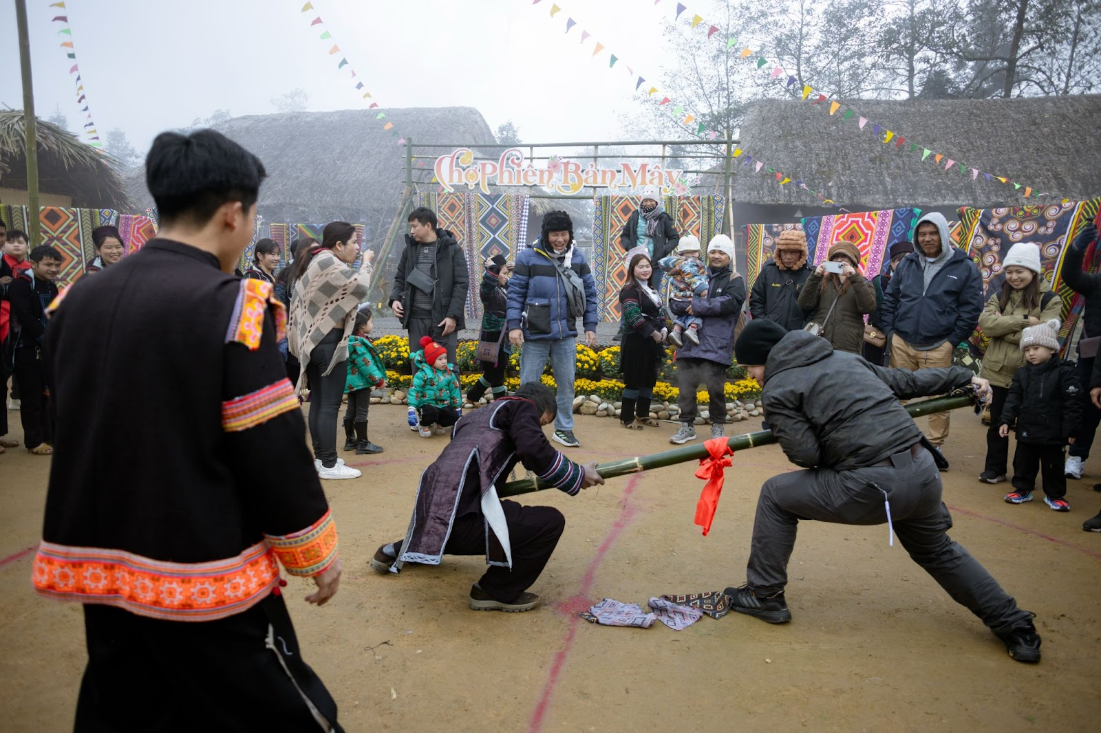 Bản Mây đưa du khách thập phương vào hành trình khám phá nền văn hóa đậm đà bản sắc vùng cao.