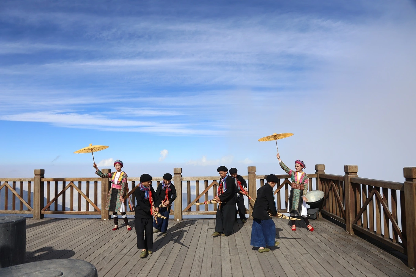 Các lễ hội hay văn hóa truyền thống đều diễn ra nhộn nhịp, mở ra không gian văn hóa đậm chất bản địa cho du khách khám phá.