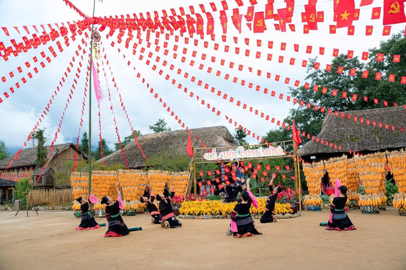 Các lễ hội đặc sắc tại Bản Mây vào dịp Tết 