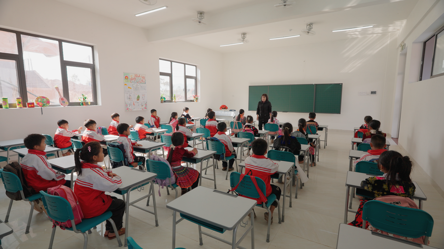 Cô trò vùng biên Si Pa Phìn háo hức chờ đón ngày khánh thành trường mới.