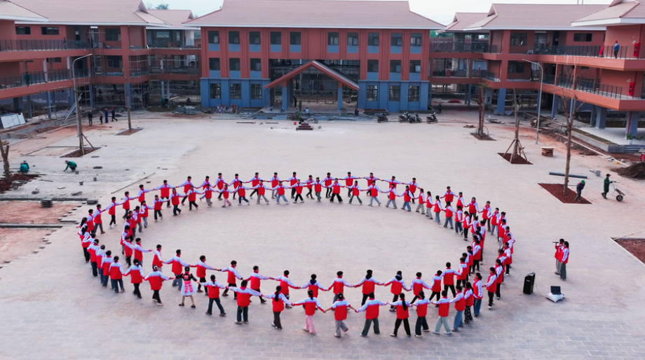 Trường Phổ thông nội trú liên cấp TH&THCS Si Pa Phìn là công trình đầu tiên được triển khai xây dựng theo chủ trương của Bộ Chính trị.&nbsp;