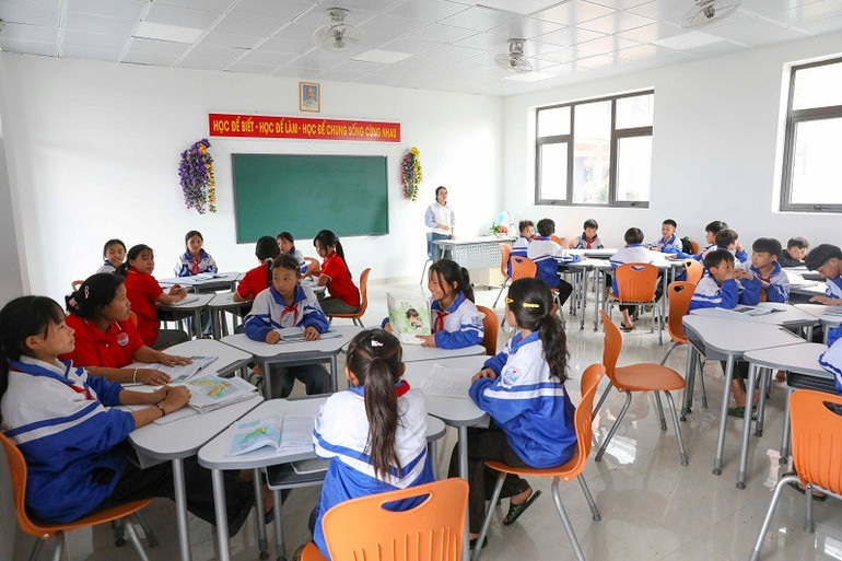 Hệ thống cơ sở vật chất khang trang và tiện nghi tại các lớp học