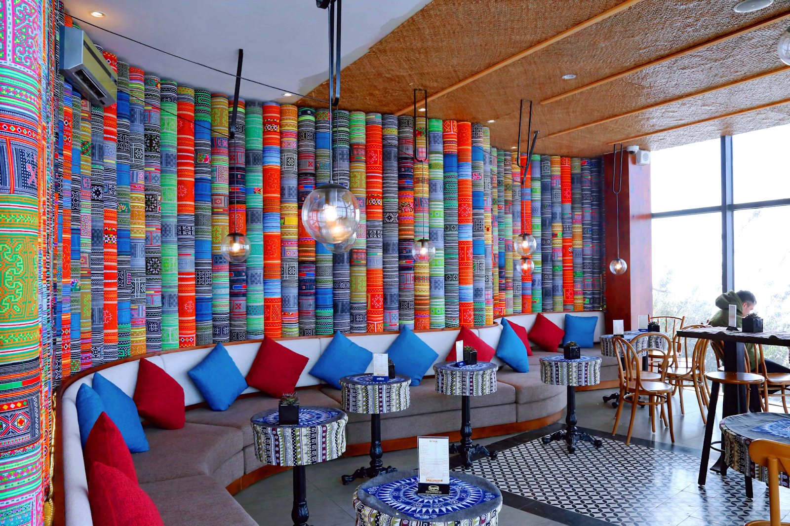 Không gian đậm chất Tây Bắc bên trong quán cà phê Du Soleil Sa Pa