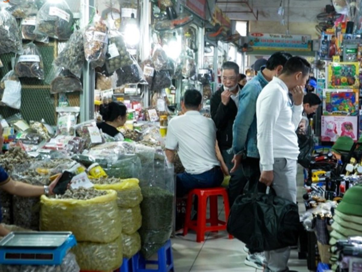 Mua sắm và khám phá đặc sản vùng cao giữa không khí nhộn nhịp, thân thiện. (Nguồn: Sưu tầm)