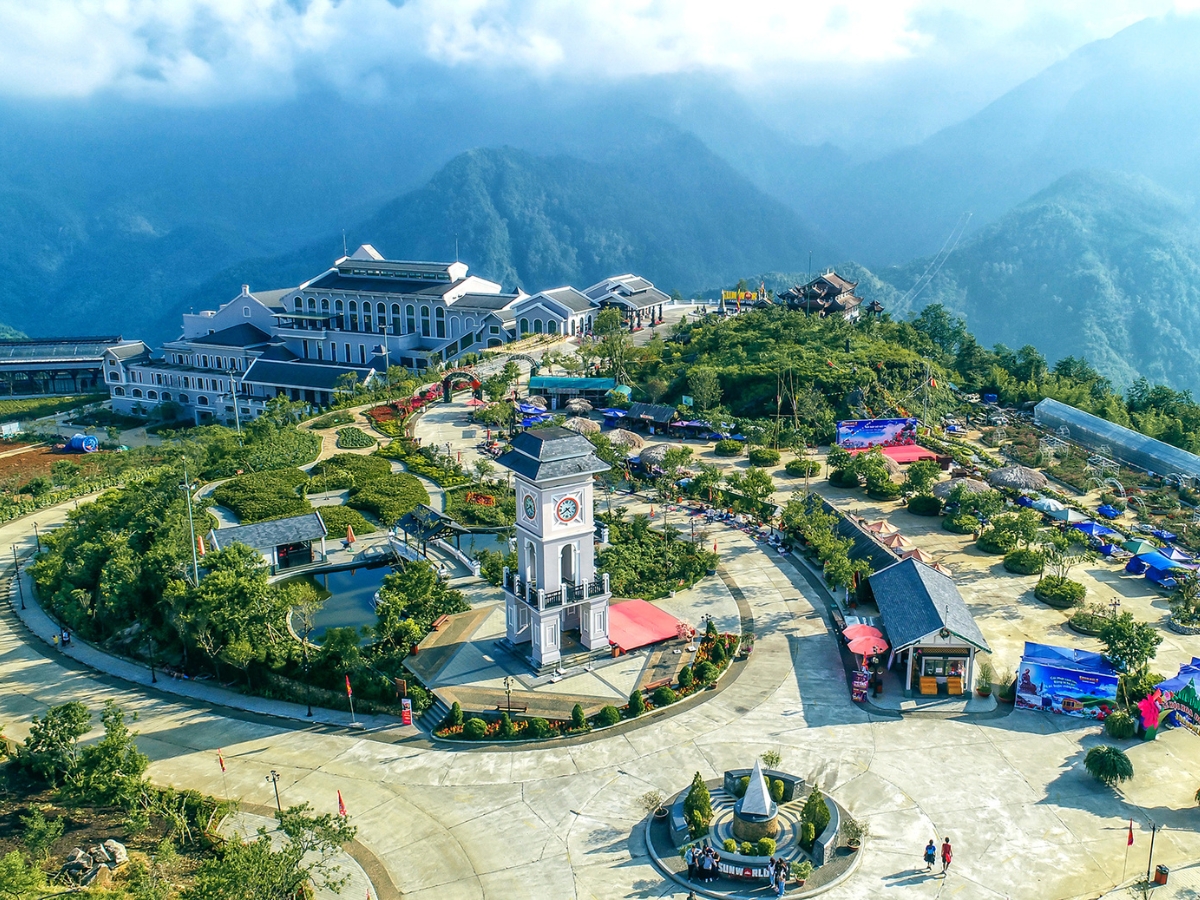 Toàn cảnh quần thể nhà ga cáp treo Fansipan từ trên cao (Nguồn: Sưu tầm)