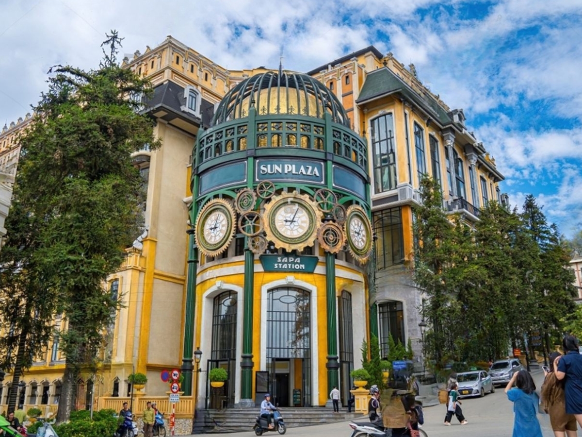 Khung cảnh châu Âu cổ điển trước cửa ga Sa Pa (Nguồn: Sưu tầm)