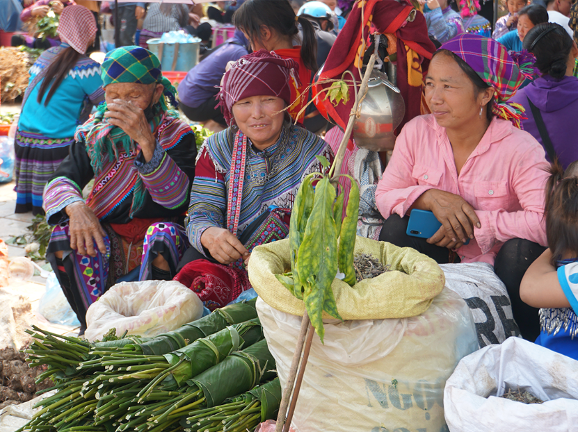 Chợ phiên Bắc Hà là nơi góp mặt của nhiều dân tộc cùng sinh sống.