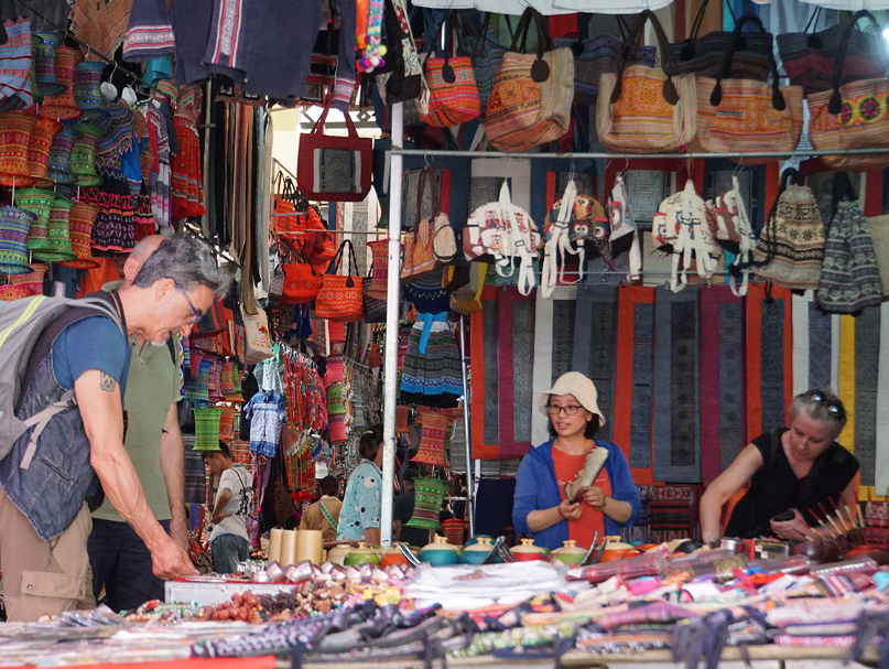 Chợ phiên Bắc Hà thu hút đông đảo du khách trong nước và quốc tế.