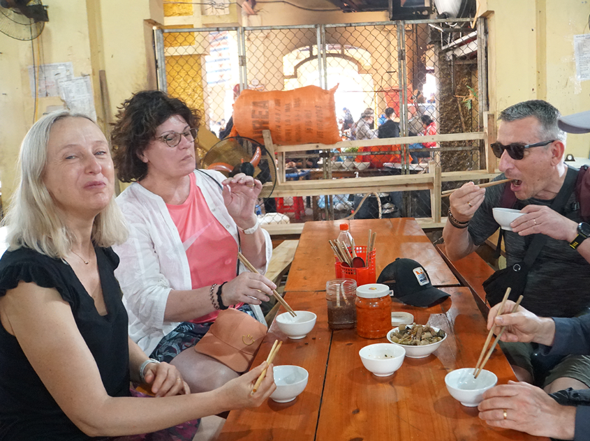 Thắng cố được chế biến từ thịt, xương và nội tạng ngựa.