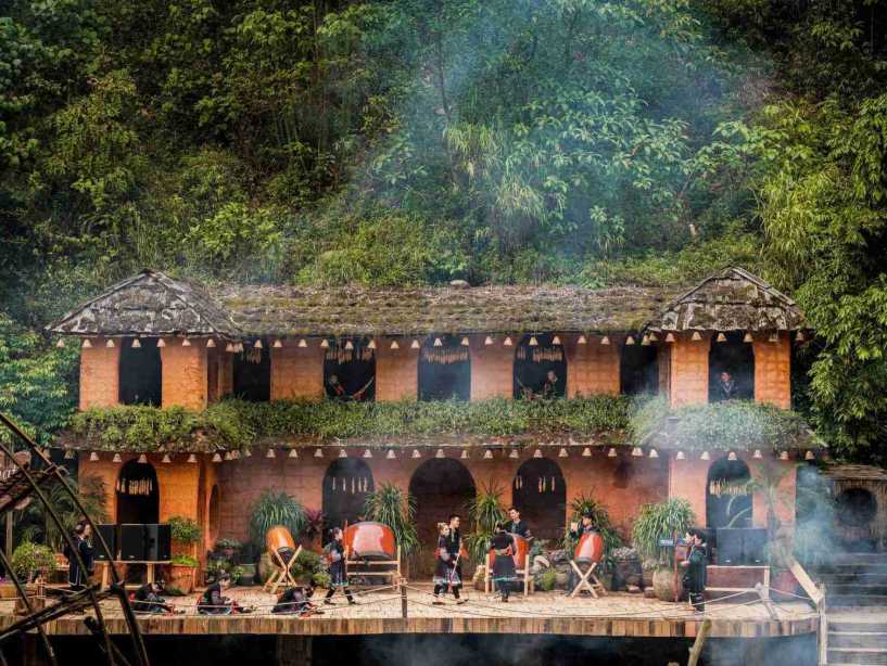 Bản Cát Cát đem đến cho du khách trải nghiệm cuộc sống địa phương một cách sinh động.