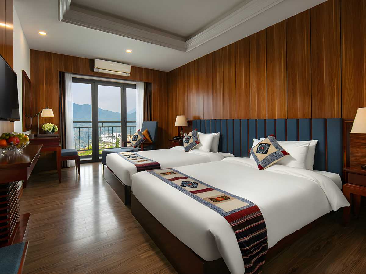 Đặt phòng khách sạn sớm để tránh tình trạng quá tải, không có phòng lưu trú. 