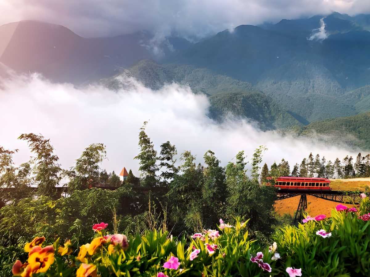 Thời tiết Sa Pa cuối tháng 4 là giai đoạn chuyển mùa từ xuân sang hè, nhiệt độ khá mát mẻ. 