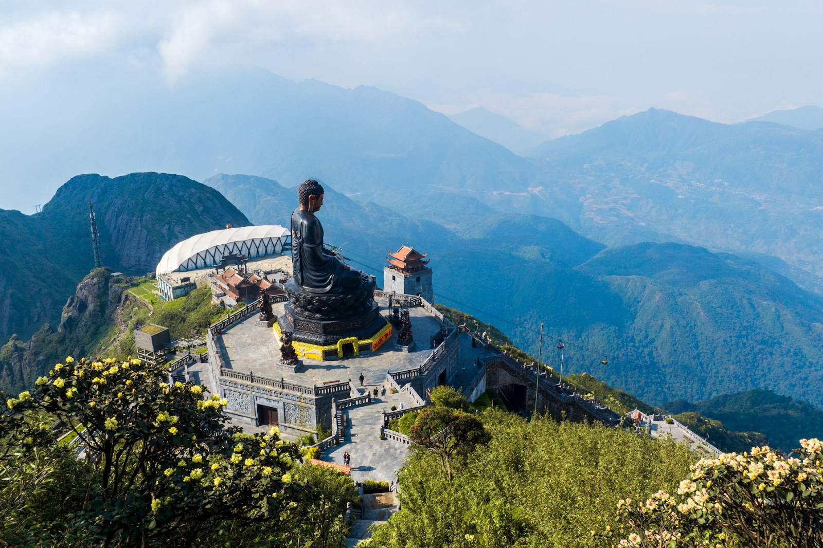 Khung cảnh thiên nhiên tuyệt đẹp tại Fansipan tháng 3. 