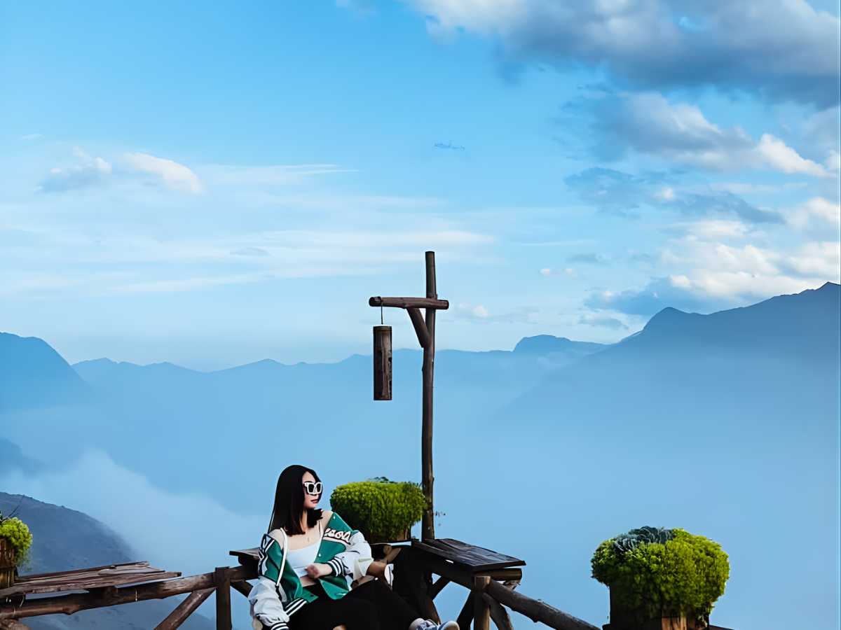 Chọn trang phục giữ ấm, chất liệu quần áo cũng nên ưu tiên loại thấm hút tốt nhằm tạo sự thoải mái khi đi bộ ngoài trời. 