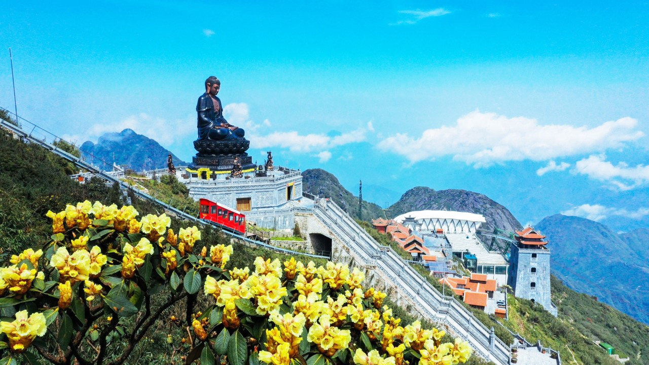 Khung cảnh thiên nhiên tuyệt đẹp tại Fansipan gây ấn tượng với nhiều du khách 