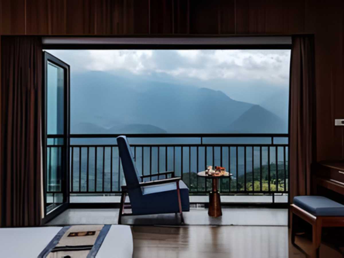 Nhiều khách du lịch bắt đầu đặt phòng từ trước ngày lễ hàng tuần để tránh hết phòng hoặc chỉ còn lựa chọn hạn chế. 