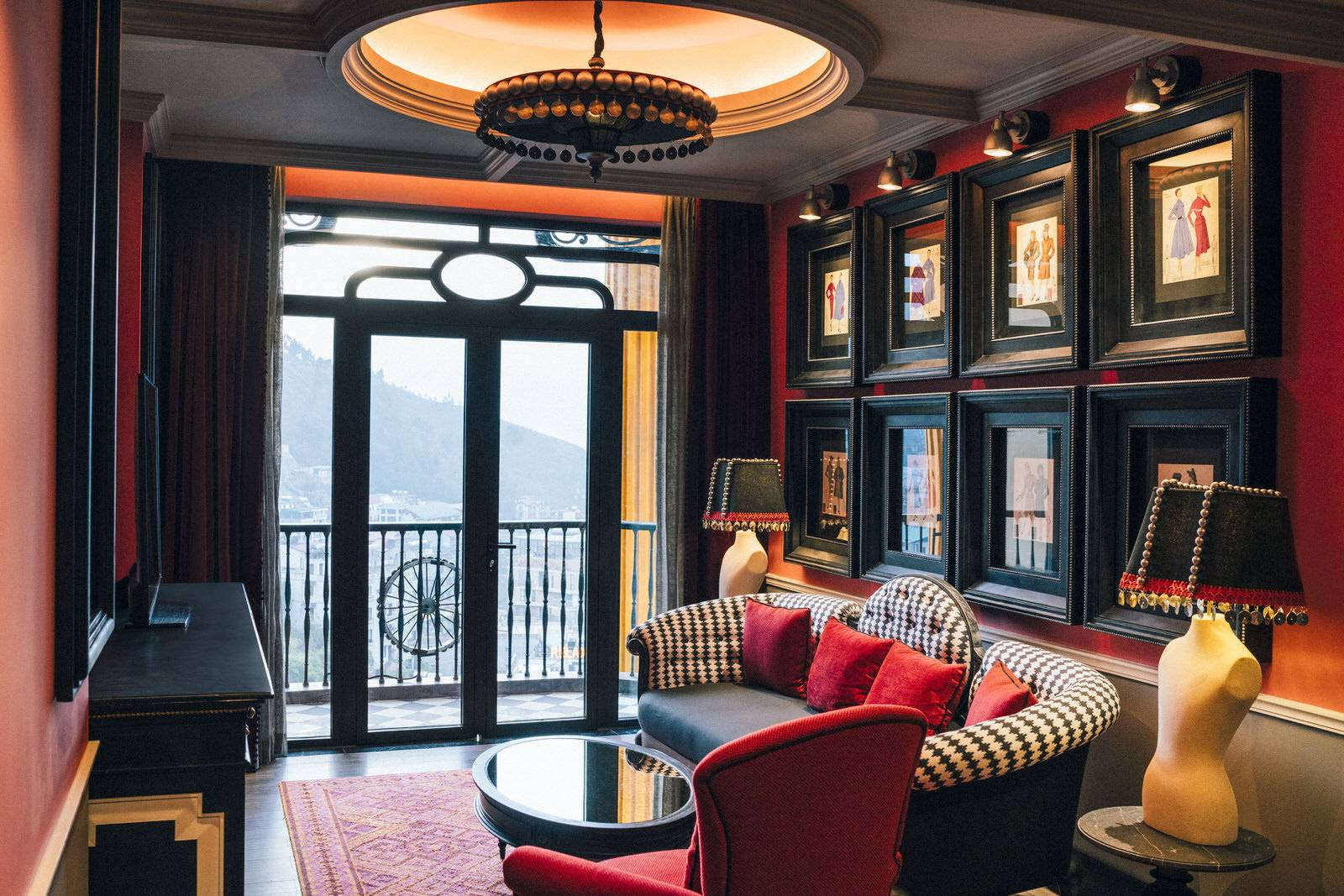 Du khách cần tìm hiểu kỹ lưỡng các thông tin trước khi xác nhận đặt phòng. 