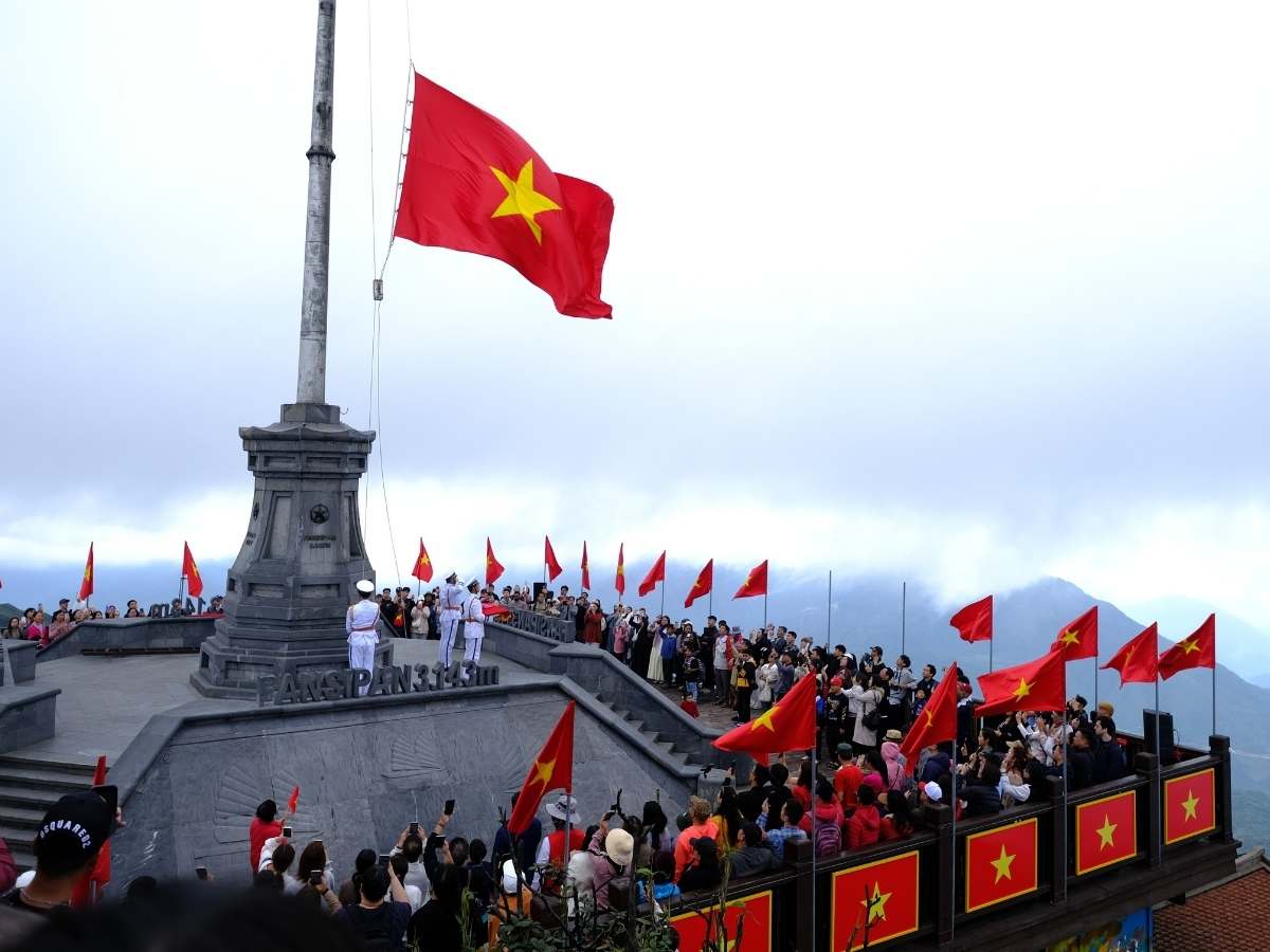 Hệ thống cáp treo hiện đại giúp du khách chinh phục đỉnh Fansipan dễ dàng hơn