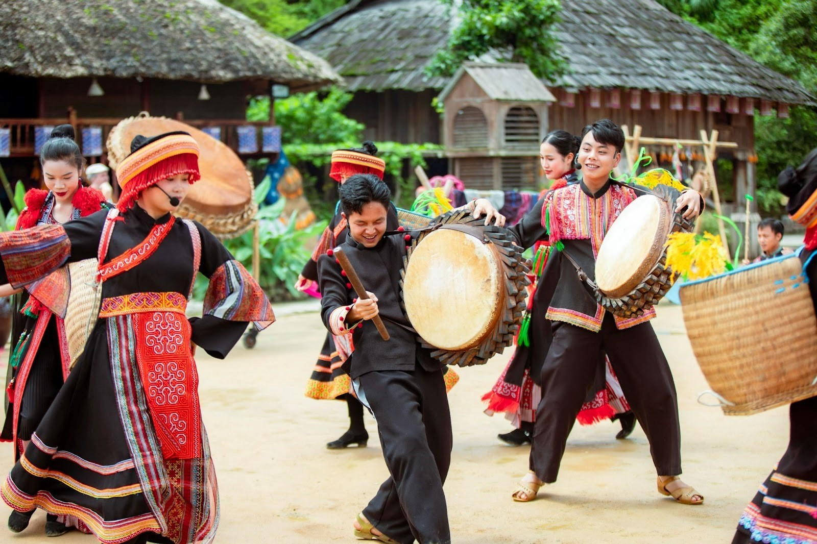  Các lễ hội truyền thống Tây Bắc được tái hiện sống động ngay tại Bản Mây 