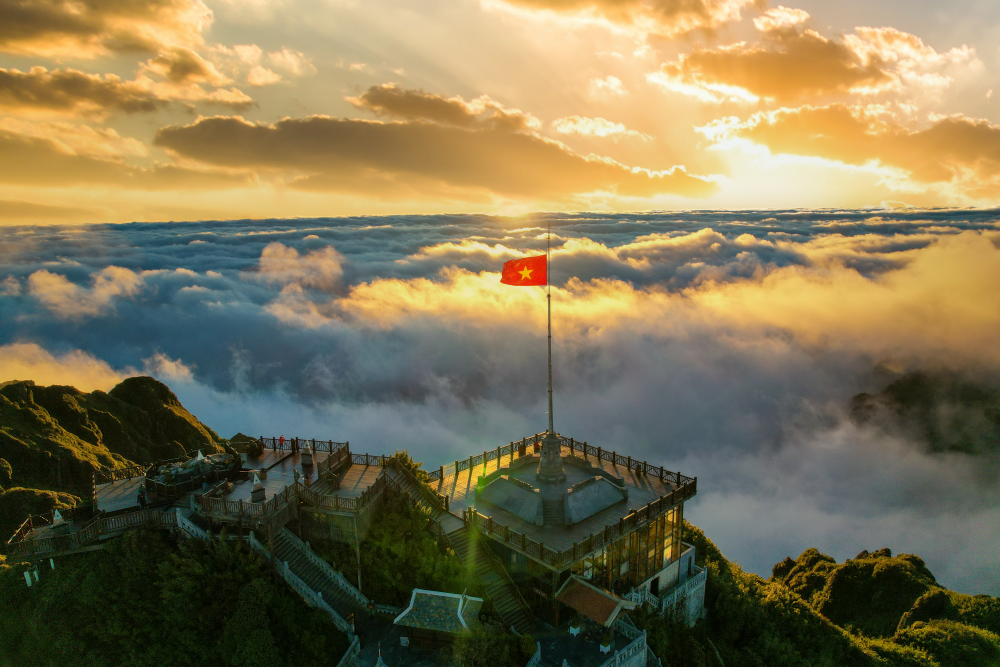 Cáp treo Fansipan không chỉ rút ngắn khoảng cách địa lý, mà còn phá vỡ giới hạn tiếp cận.