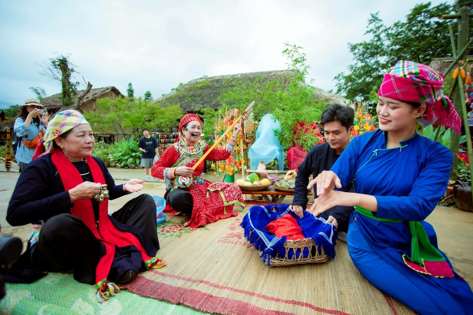 Thời tiết Sapa dịp 30/4 thường có nhiệt độ dao động từ 15 đến 24 độ C, mang lại cảm giác mát mẻ vào ban ngày. 