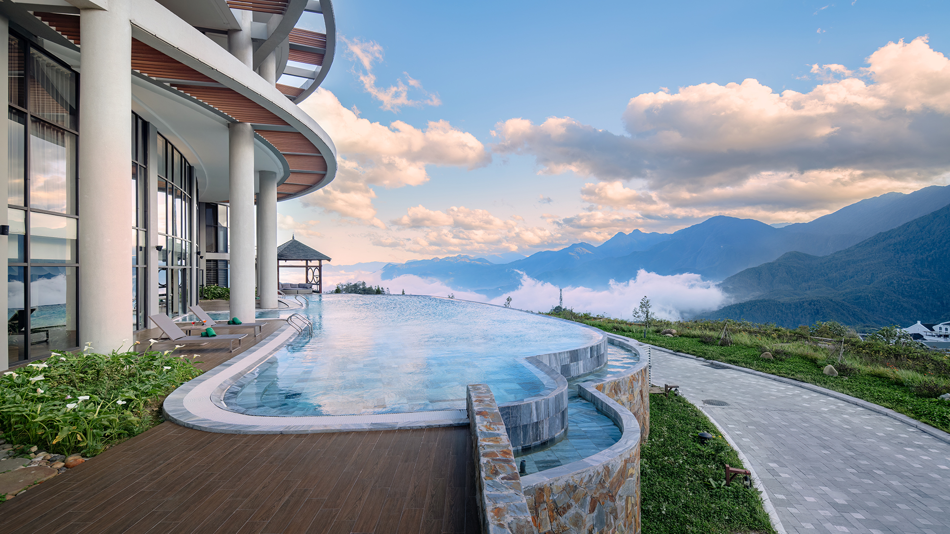 Lady Hill Sapa Resort là điểm đến lý tưởng cho kỳ nghỉ dưỡng yên bình giữa núi đồi. 
