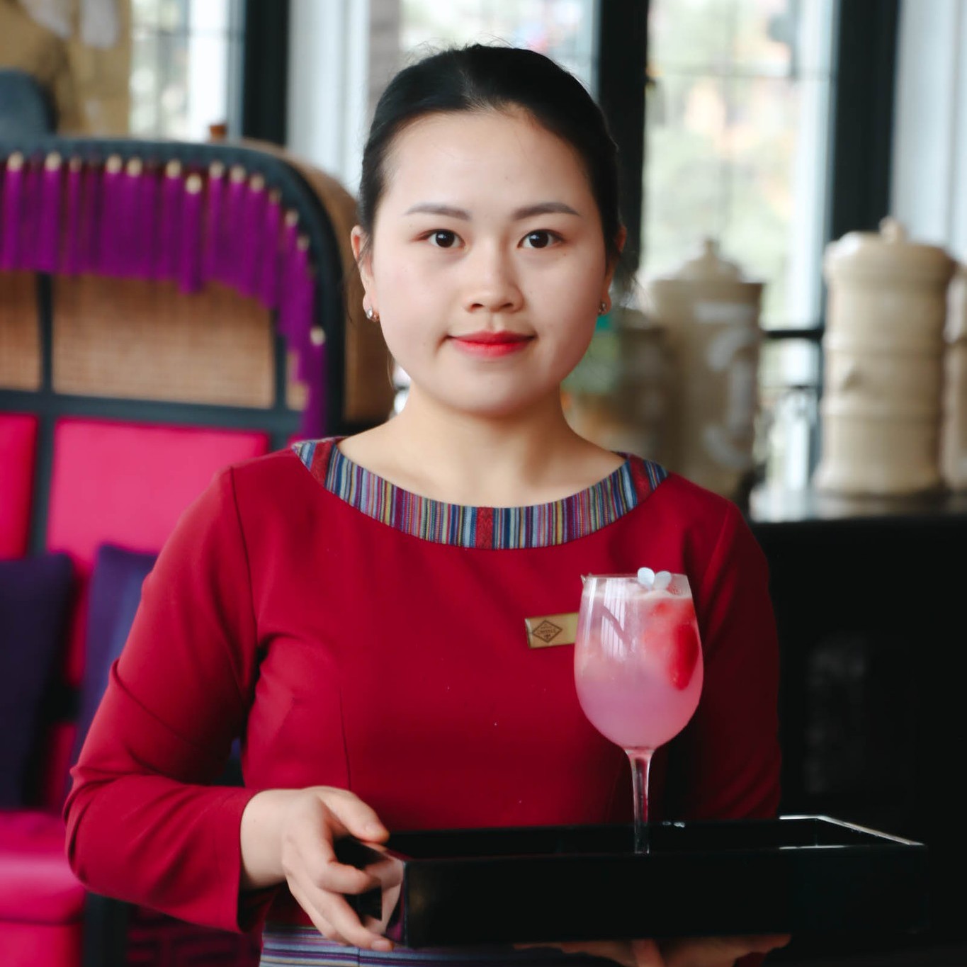 Đội ngũ nhân sự của các nhà hàng tại Hotel de la Coupole – MGallery luôn nhiệt tình và ân cần với du khách. 
