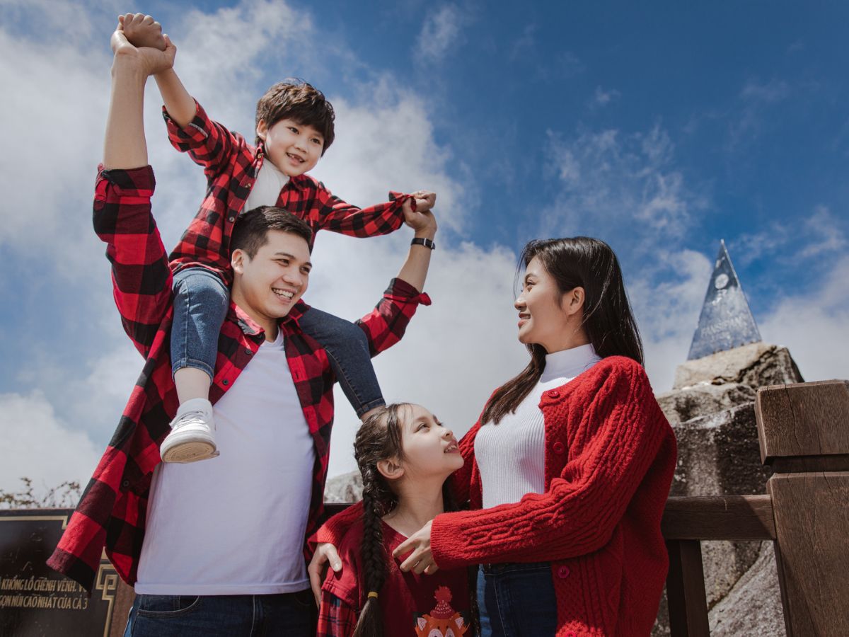Gia đình có thể tận hưởng chuyến đi thư giãn nhờ sự tiện nghi trên tàu Mường Hoa