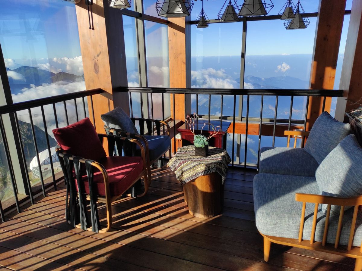 Vị trí độc đáo tại ga đến Fansipan giúp Du Soleil trở thành điểm dừng chân không thể bỏ qua.