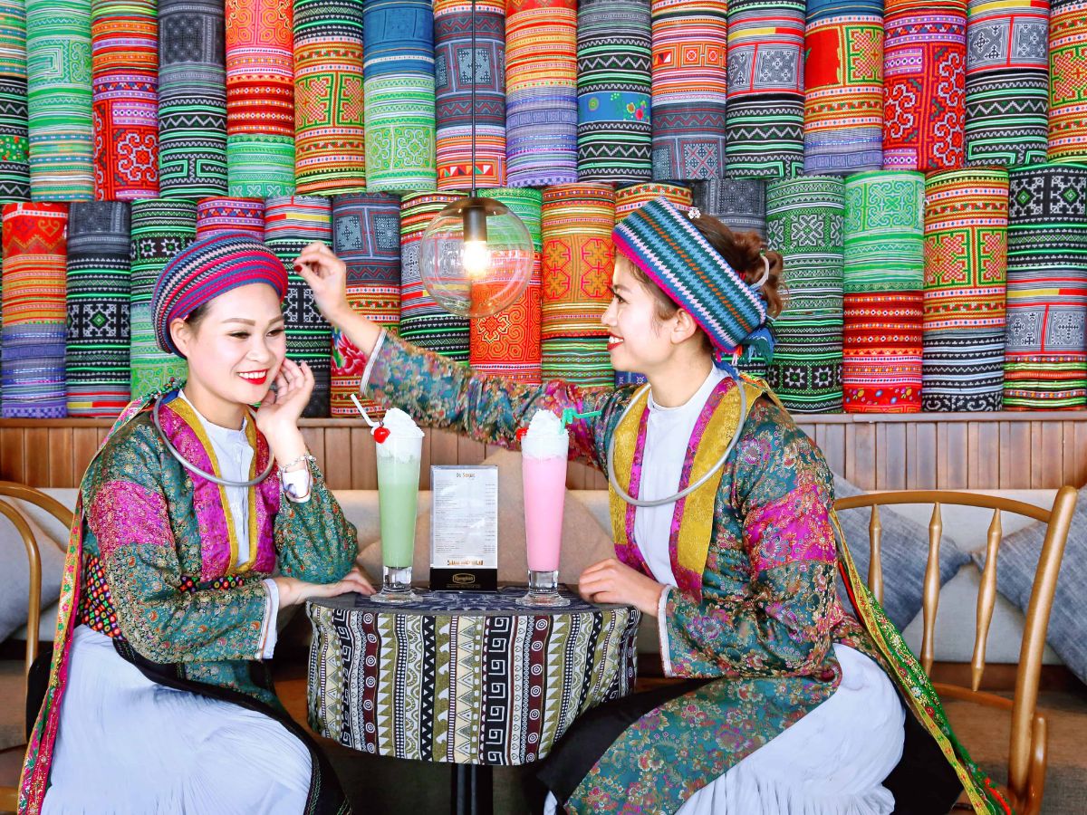 Không gian tại Du Soleil kết hợp hoàn hảo giữa cảnh sắc thiên nhiên và trải nghiệm thưởng thức cà phê.