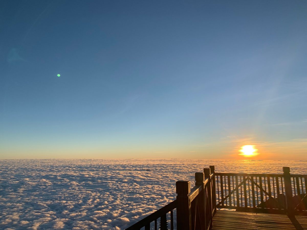 Hành trình chạm đến Du Soleil trở nên độc đáo hơn nhờ phương tiện di chuyển an toàn và nhanh chóng.