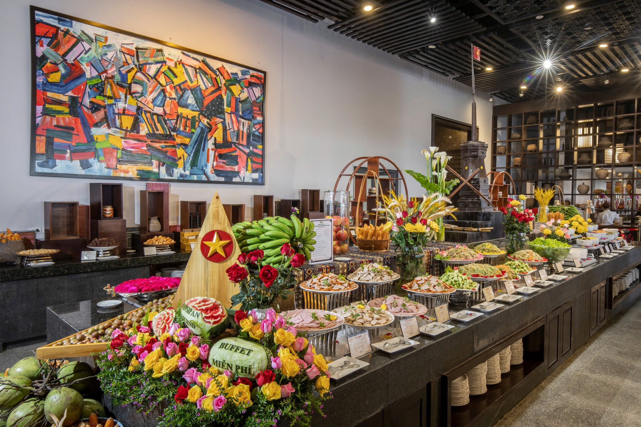 Du khách nên tham khảo combo cáp treo và vé buffet để có trải nghiệm trọn vẹn nhất.