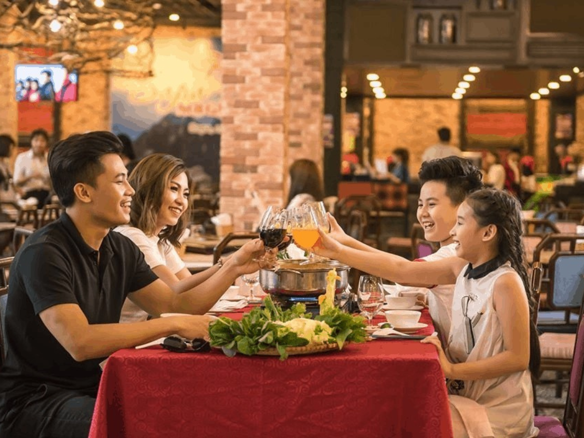 Nhà hàng Vân Sam là điểm đến ẩm thực và sự kiện nổi bật giữa núi rừng Sa Pa.
