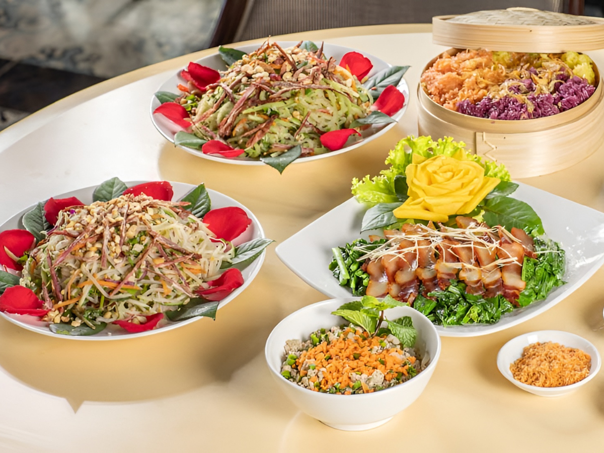 Buffet Fansipan tại Vân Sam được yêu thích nhờ độ phong phú và cách bày trí tinh tế.