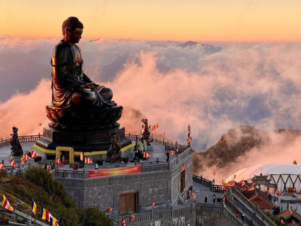 Ga Trúc Mây tập trung nhiều góc ảnh đẹp như tượng Phật A Di Đà và chùa Hà.