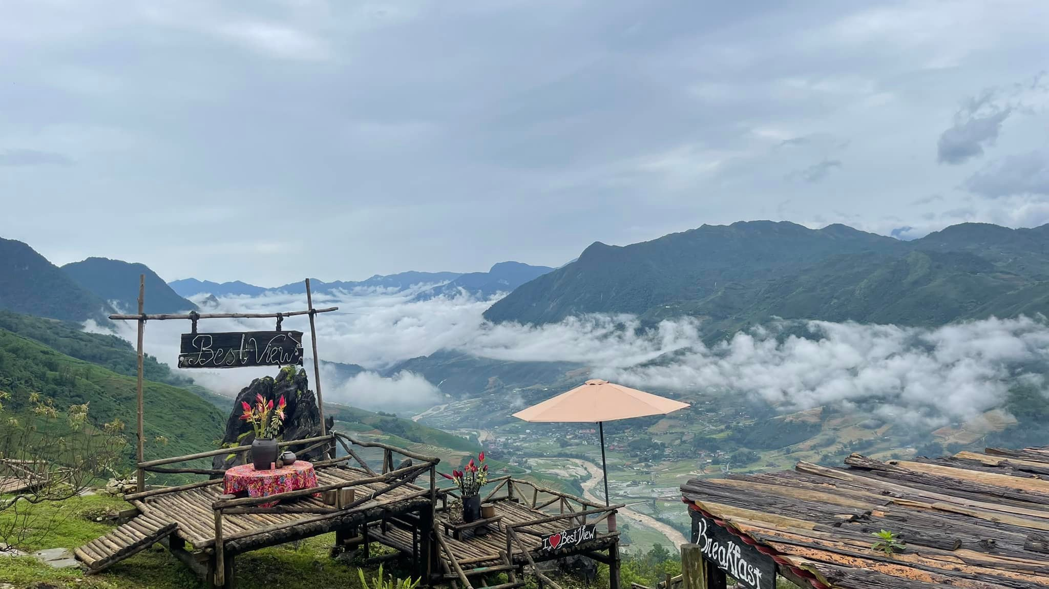 Khung cảnh thiên nhiên hùng vĩ ngắm nhìn từ các quán cafe Sa Pa