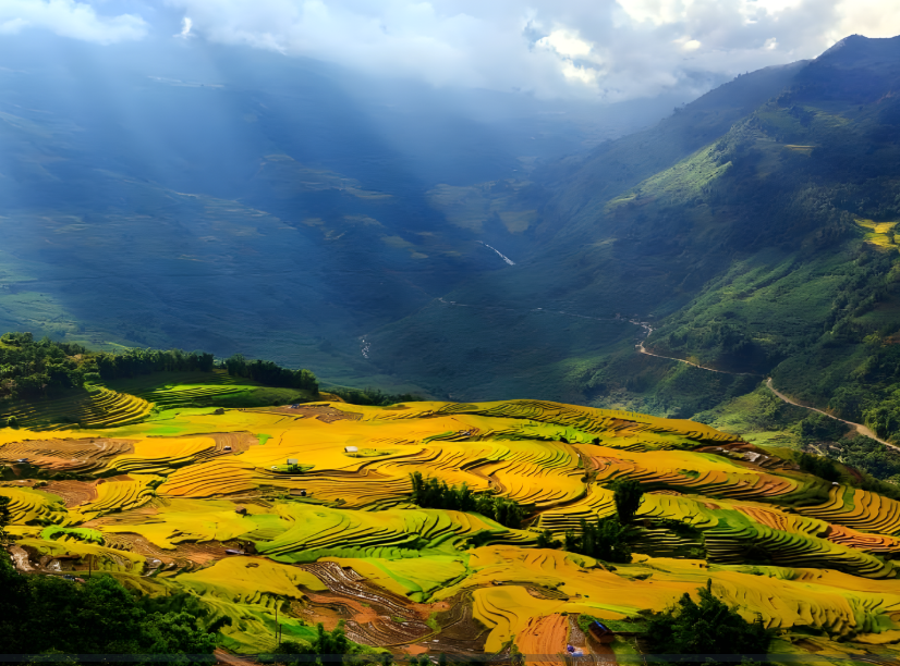 Khi qua thung lũng, du khách có thể bắt gặp khung cảnh dãy Hoàng Liên Sơn hùng vĩ mở ra trước mắt.