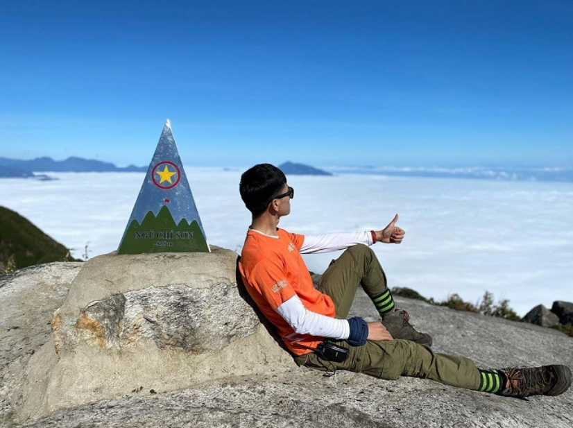 Cảnh quan núi Ngũ Chỉ Sơn mang nét riêng biệt so với nhiều cung trekking nổi tiếng khác tại Tây Bắc.
