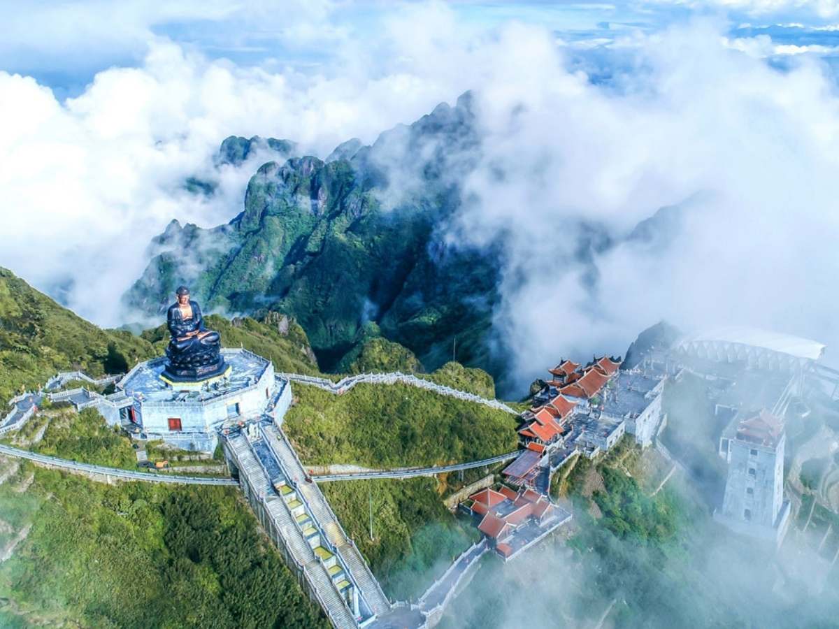 Du khách có thể tập trung trải nghiệm trọn vẹn tại đỉnh Fansipan hùng vĩ.