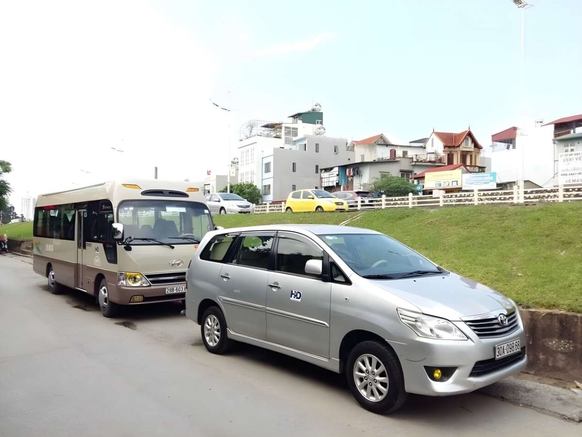 Kiểm tra kỹ thuật xe trước hành trình giúp chuyến đi Sa Pa tự lái an toàn hơn.