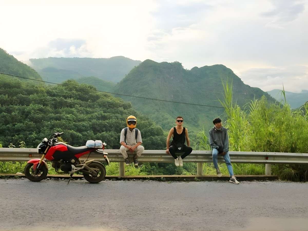 Lộ trình Hà Nội – Y Tý qua đèo núi mang đến trải nghiệm phượt cảnh quan hùng vĩ.